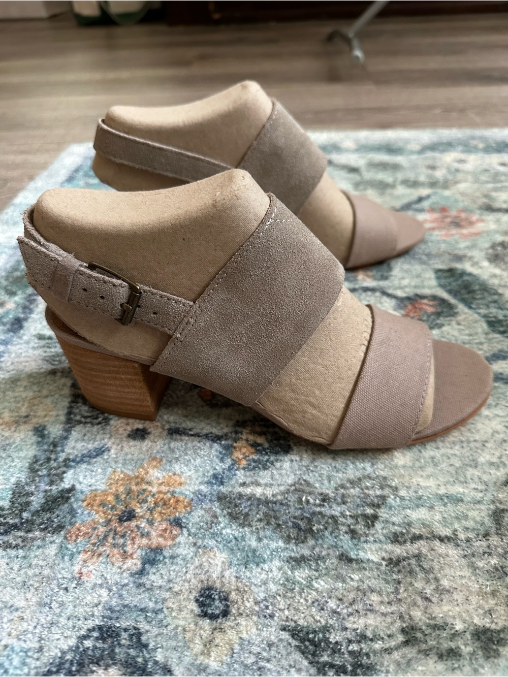 TOMS Poppy Leather Block Heel Sandal Taupe Size 6.5 - Picture 6 of 10